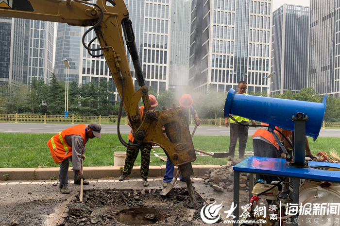 城·事（292）经十路30公里路面井盖“换装”，车辆不再“入坑”