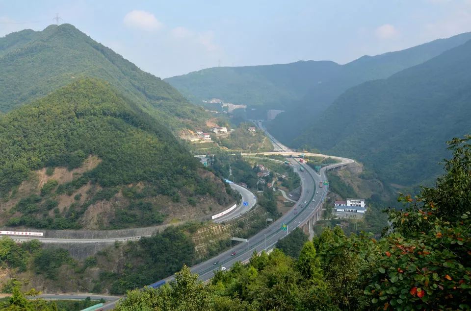 杜甫逃窜,杜甫入成都