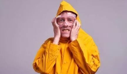 雨伞雨衣二合一发明 (德国人发明的雨伞雨衣)