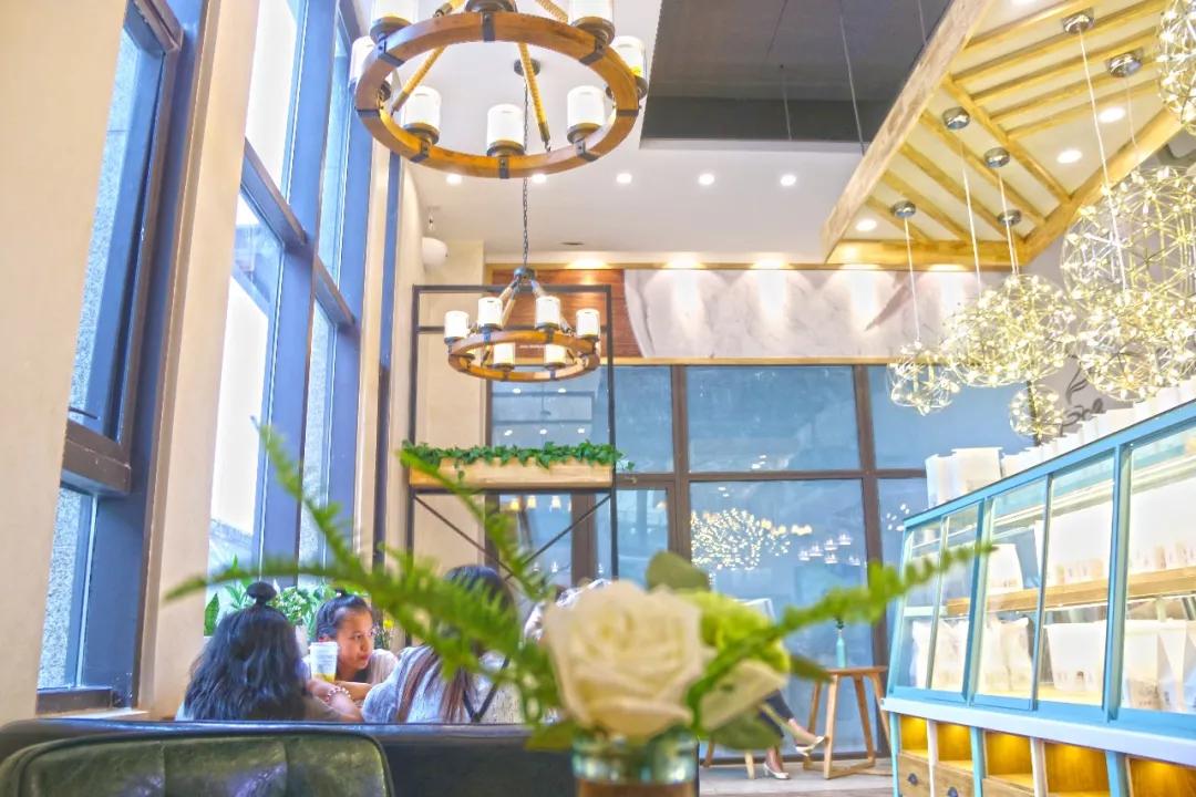 这家店的货柜永远半空！不预约永远没货！上新品永远卖光！今天上新了……