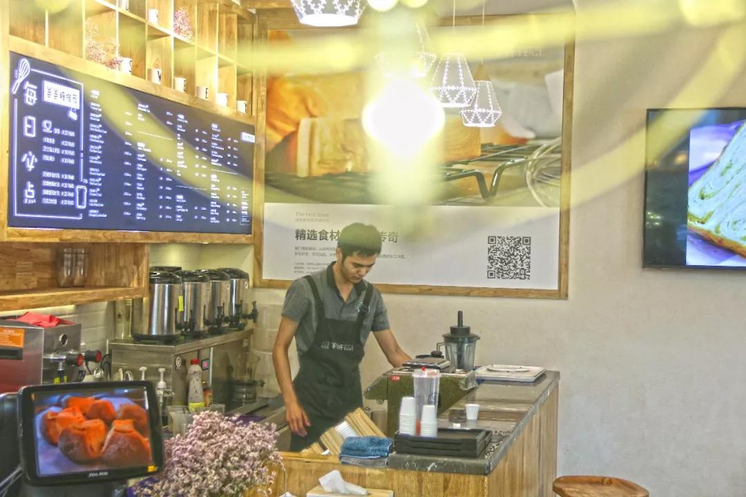 这家店的货柜永远半空！不预约永远没货！上新品永远卖光！今天上新了……