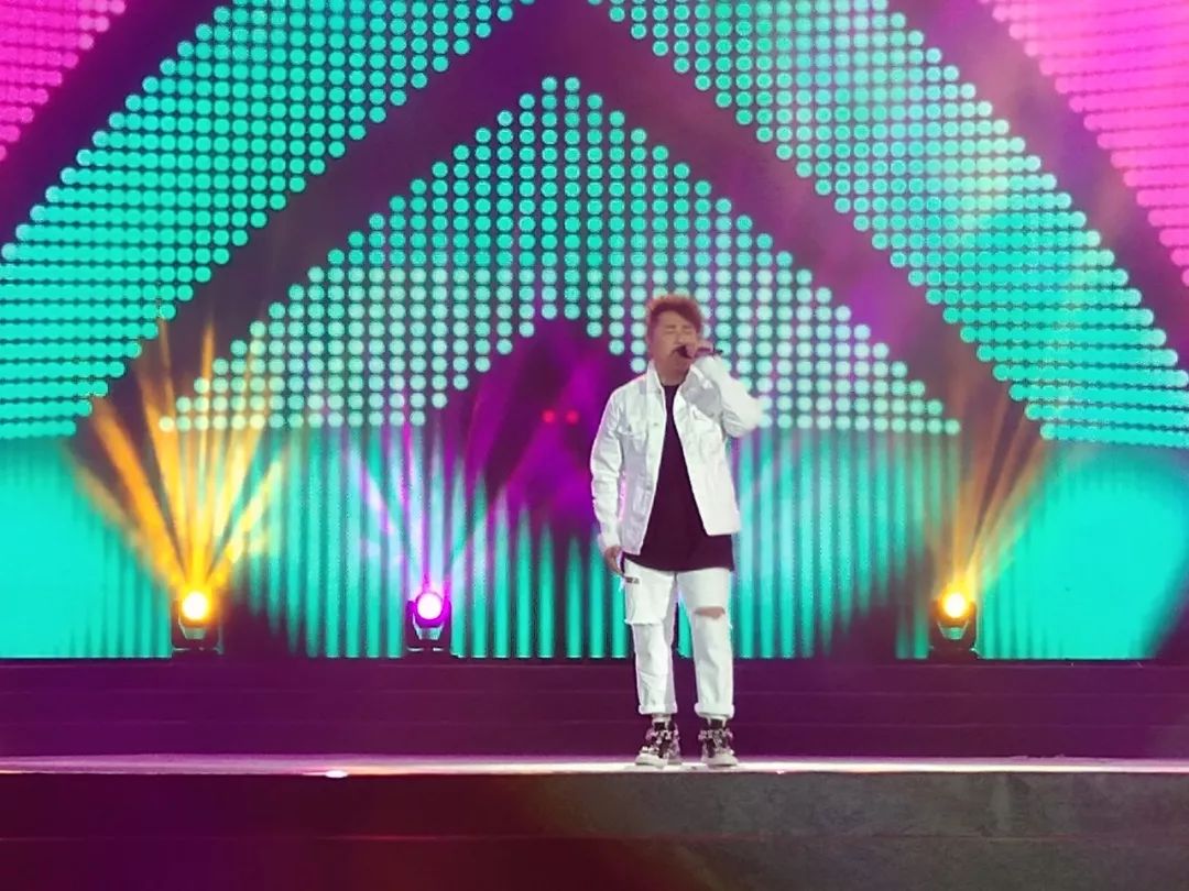 大型演唱会《歌唱新时代》来了，引发西市人疯狂围观…...