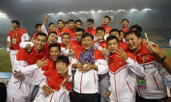 魔都100|他是被根宝认证过,颜值最帅的“上海滩成龙”