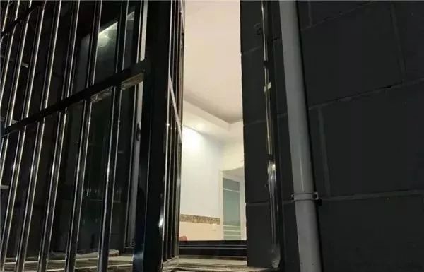 鍑屾櫒3鐐瑰コ瀛愬惉瑙佹嫧鎵撶數璇濈殑澹伴煶,鍙挌鎵嬫満閾冨０濂冲