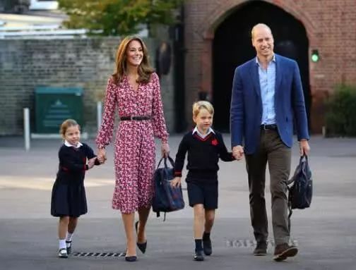 9月6日|新早读来了！活久见！奶茶店开业，“市纪检委”“市公安局”都送花篮……