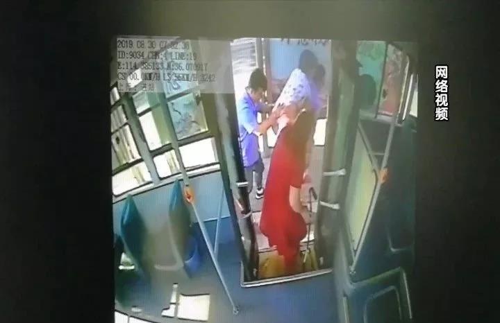 安阳网红公交司机,公交车司机抖音视频搞笑