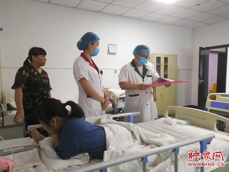 花季少女因病瘫痪后受压疮折磨渴望回到课堂参加高考