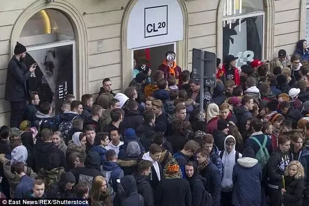 变态脚感，超级百搭！火遍全球的椰子鞋，又靓又撩潮到爆