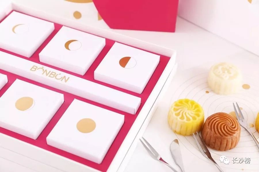 美心流心月饼特色,港华流心月饼和美心月饼哪个好吃