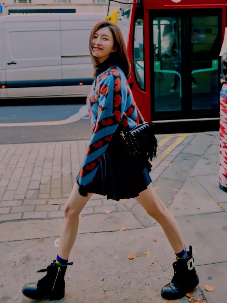 杨幂同款粉色袜子最新款,杨幂同款黑透肤打底袜夏天