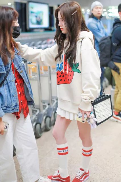 杨幂同款粉色袜子最新款,杨幂同款黑透肤打底袜夏天