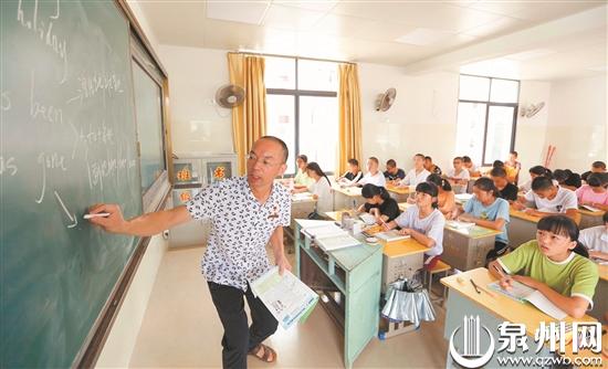 扎根大山的乡村教师,乡村教师见证教育变化