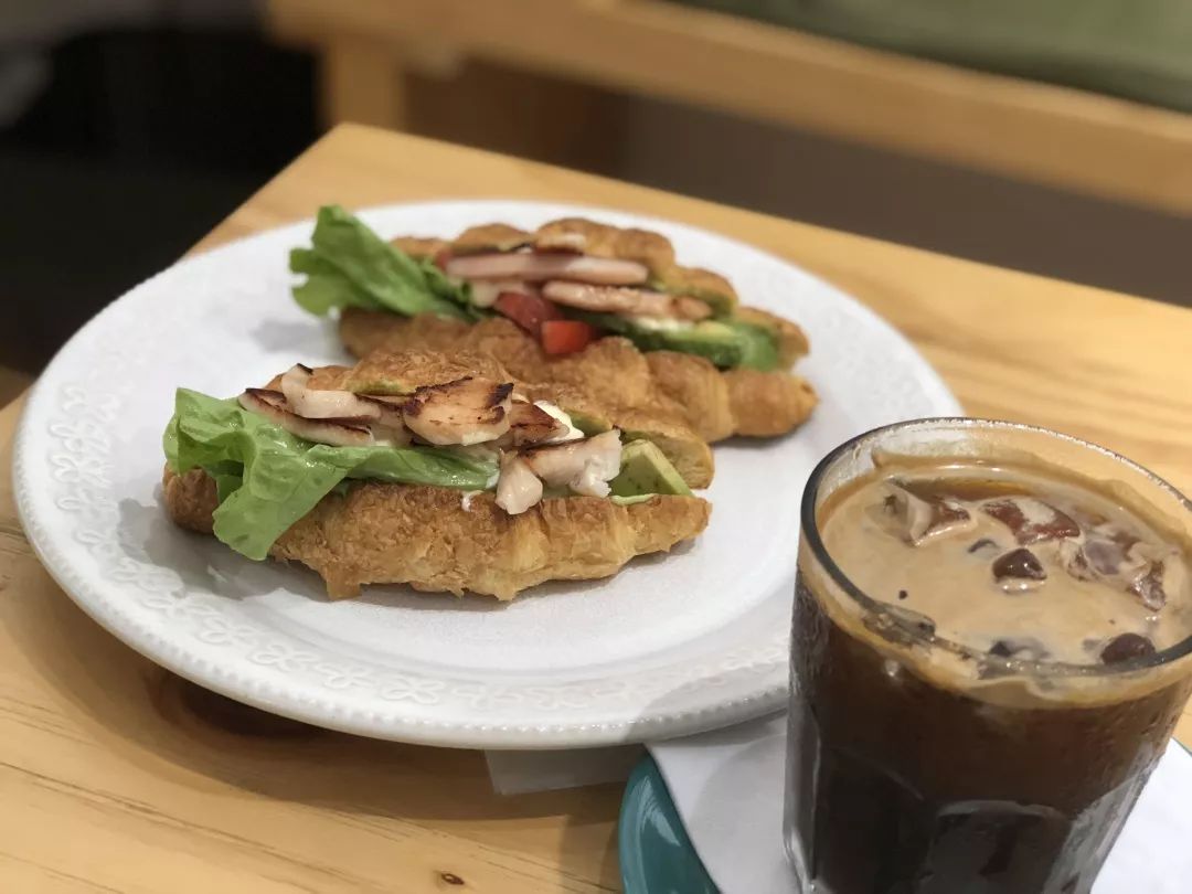 汕头|闹市取静,院子里飘出来虹吸的咖啡香气