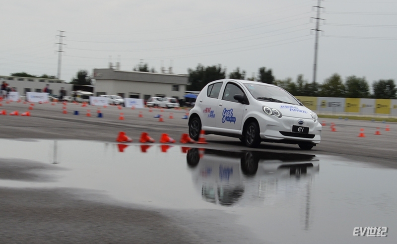 比亚迪e1测评真实视频,比亚迪纯电代步e1