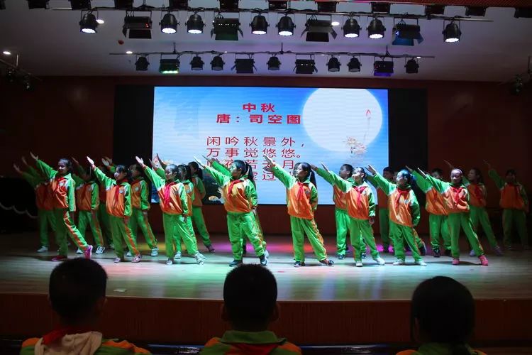 寄情于月亮的诗句,寄情中秋朗诵