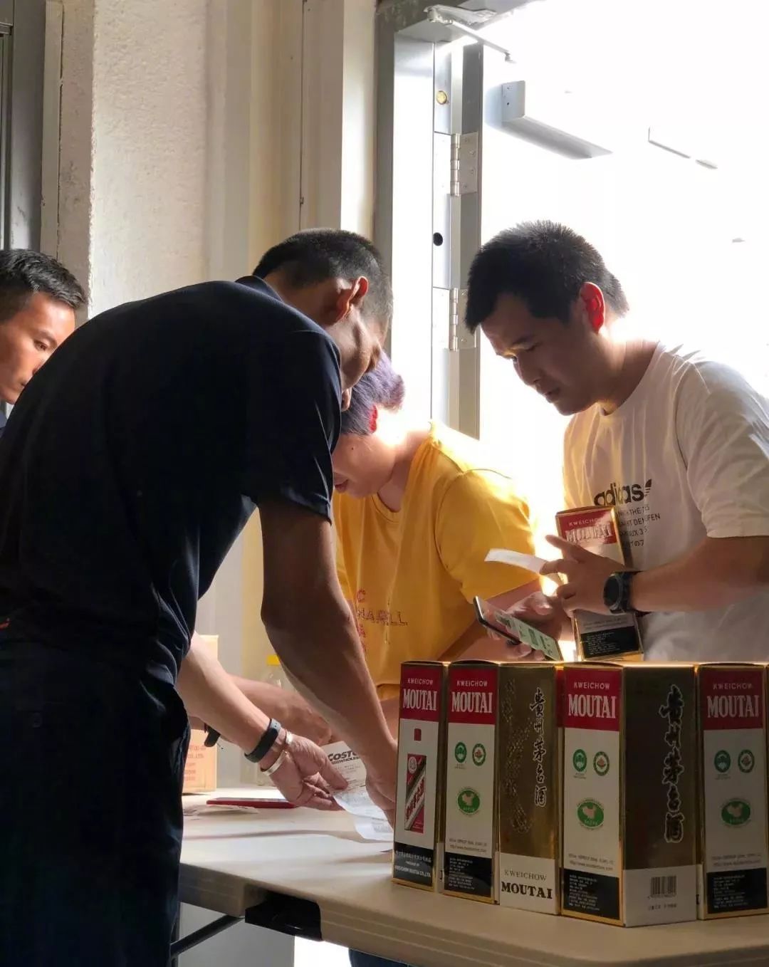 因为低价茅台，Costco又排起长队！网友：我刚退完会员卡…