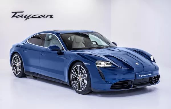 保时捷最新款纯电动taycan,保时捷新能源taycan在路上飞奔