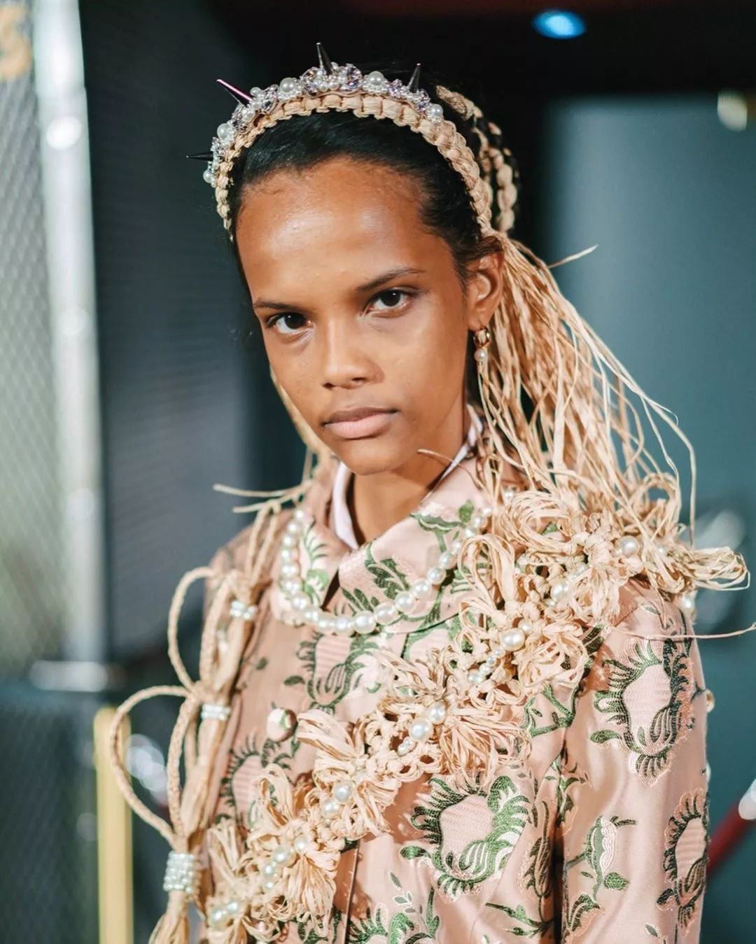 丝绸吊带长裙巴黎时装周,simonerocha泡泡裙