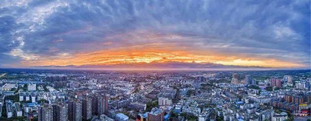 什邡，我想和你谈一辈子恋爱