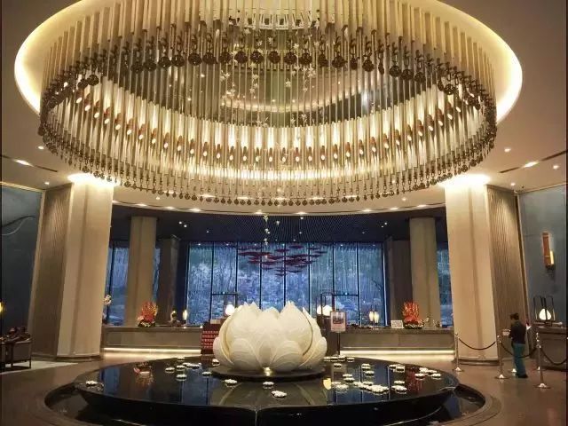 拈花湾历史背景,灵山小镇拈花湾案例解读