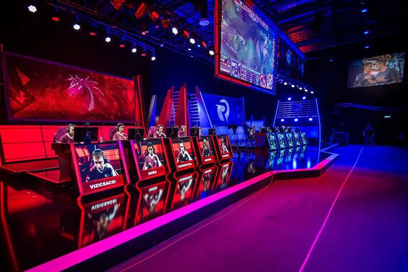 UOL故事：重生之我是独联体战队