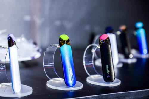 众多升级引领行业铂德发布换弹型*子烟电**新琥珀