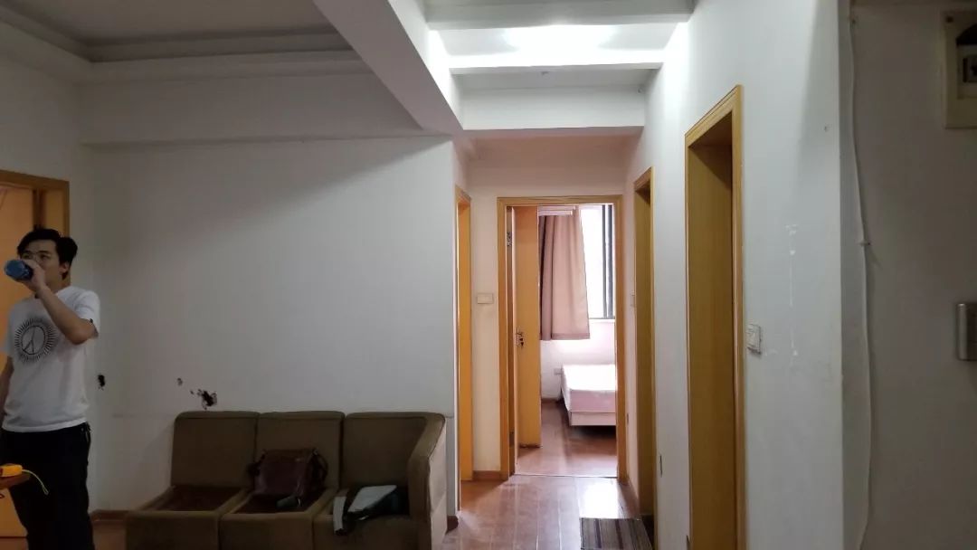 客厅没窗户没有阳光,客厅没有窗户一点采光都没有