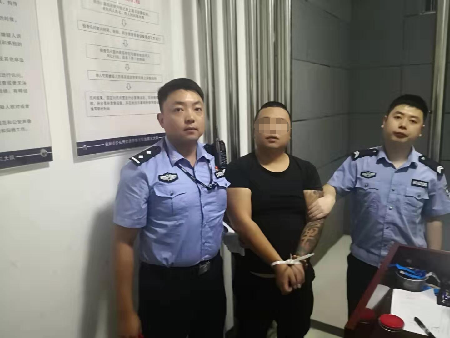 男子遇交警检查强行冲卡掉入悬崖,汨罗男子醉酒冲关撞伤辅警