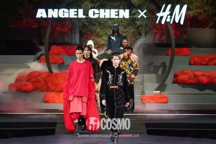 泫雅争议,泫雅掀短袖引起争议