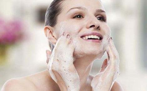 下巴上的螨虫用什么护肤品去除,下巴长螨虫有什么症状