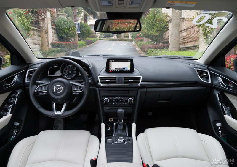 次世代mazda3昂克赛拉红色婚车队,2021款次世代马自达3白色昂克赛拉