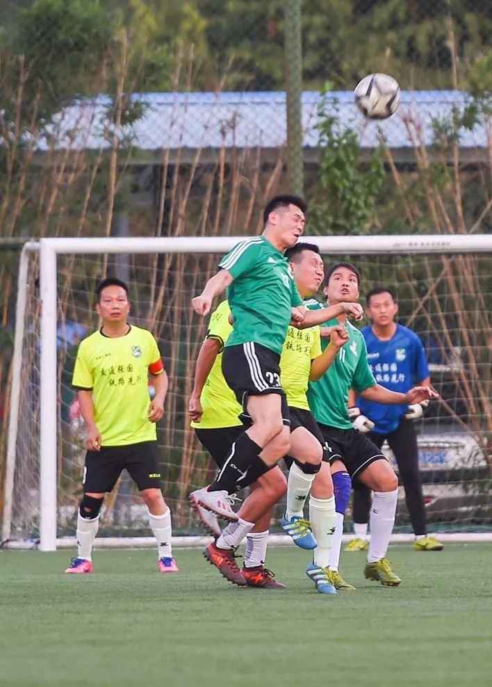 业余足球队点球大战,男子七人足球锦标赛进入点球大战