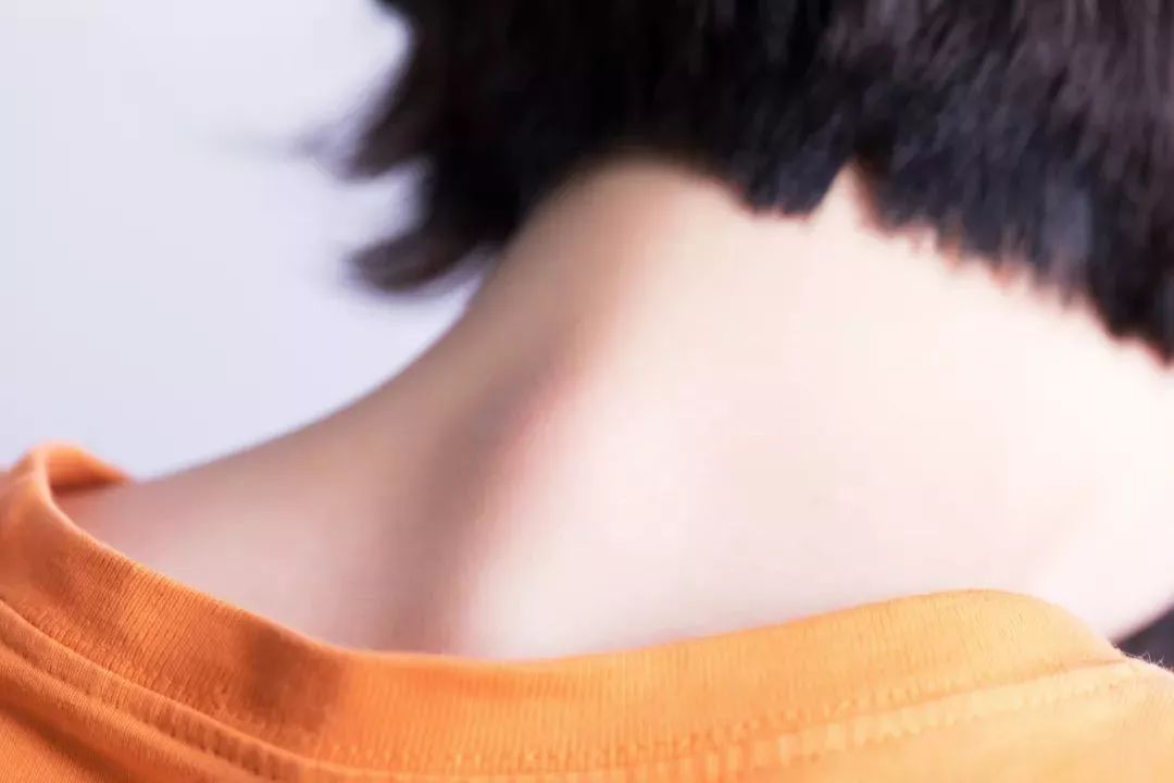 低头族的福音10分钟缓解颈椎,一分钟学会肩颈按摩拯救低头族