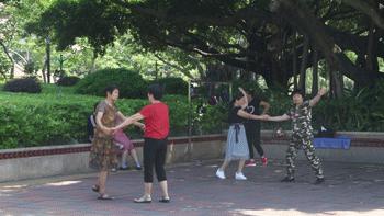 鍘﹂棬鏉炬煆缇庨鏀荤暐,鏉炬煆鍚冨枬鐜╀箰