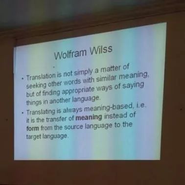 投影仪颜色调节教程及方法,投影仪如何无幕布联动