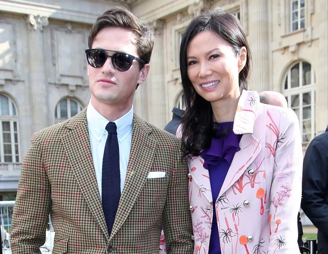 50岁邓文迪与小23岁男友,49岁邓文迪与20岁男友