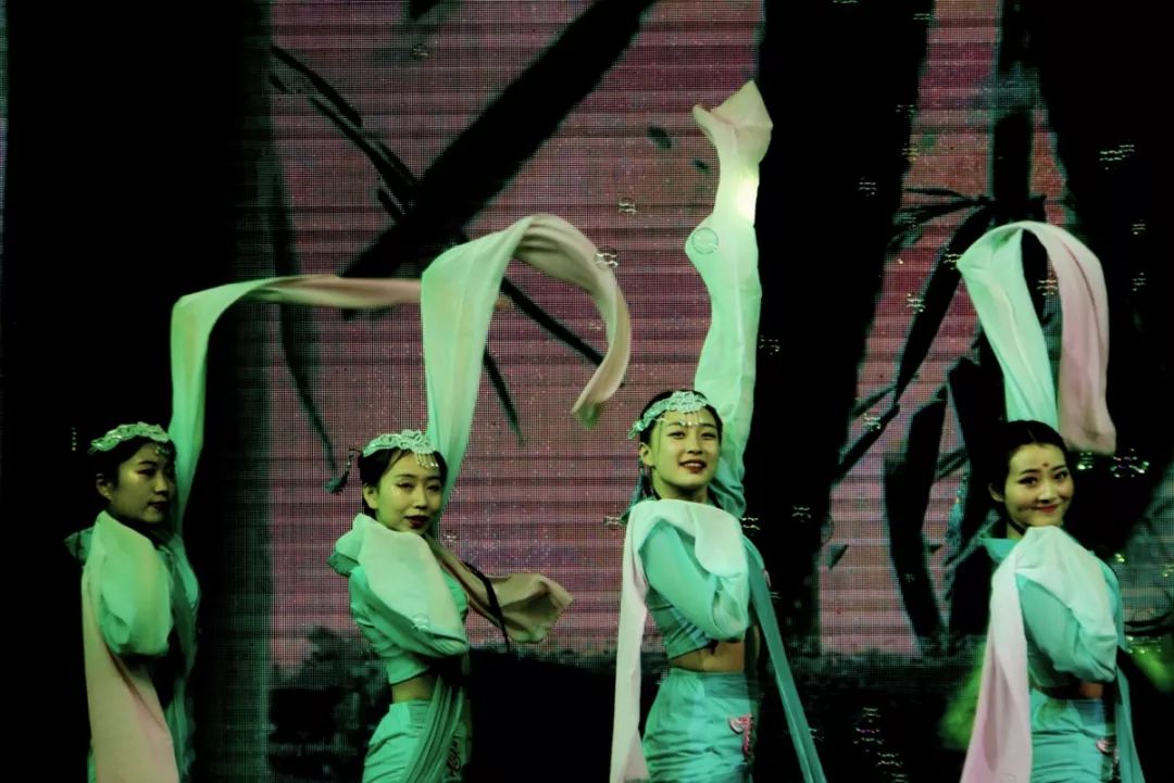 青春西航人共圆家国梦|西安航空学院庆祝新中国成立70周年暨2019年迎新晚会成功举办