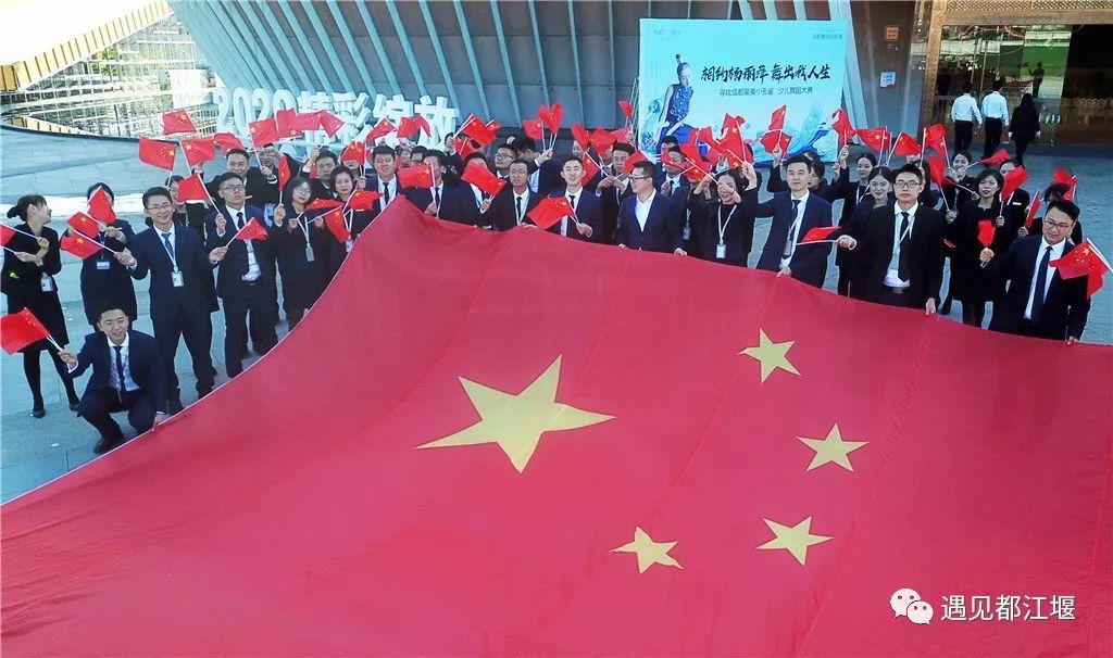 和五星红旗合影九宫格,与五星红旗合影