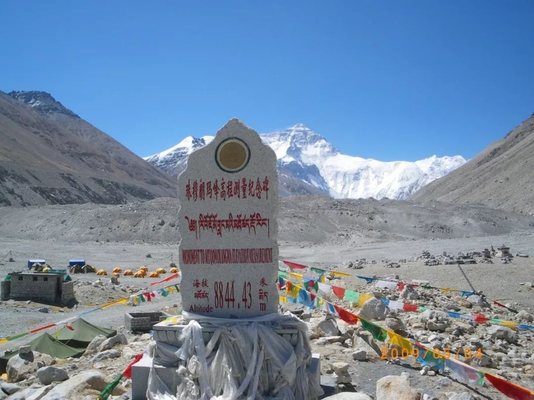 用影像记录我们登顶珠峰的全过程,攀登者观影简短感受100字