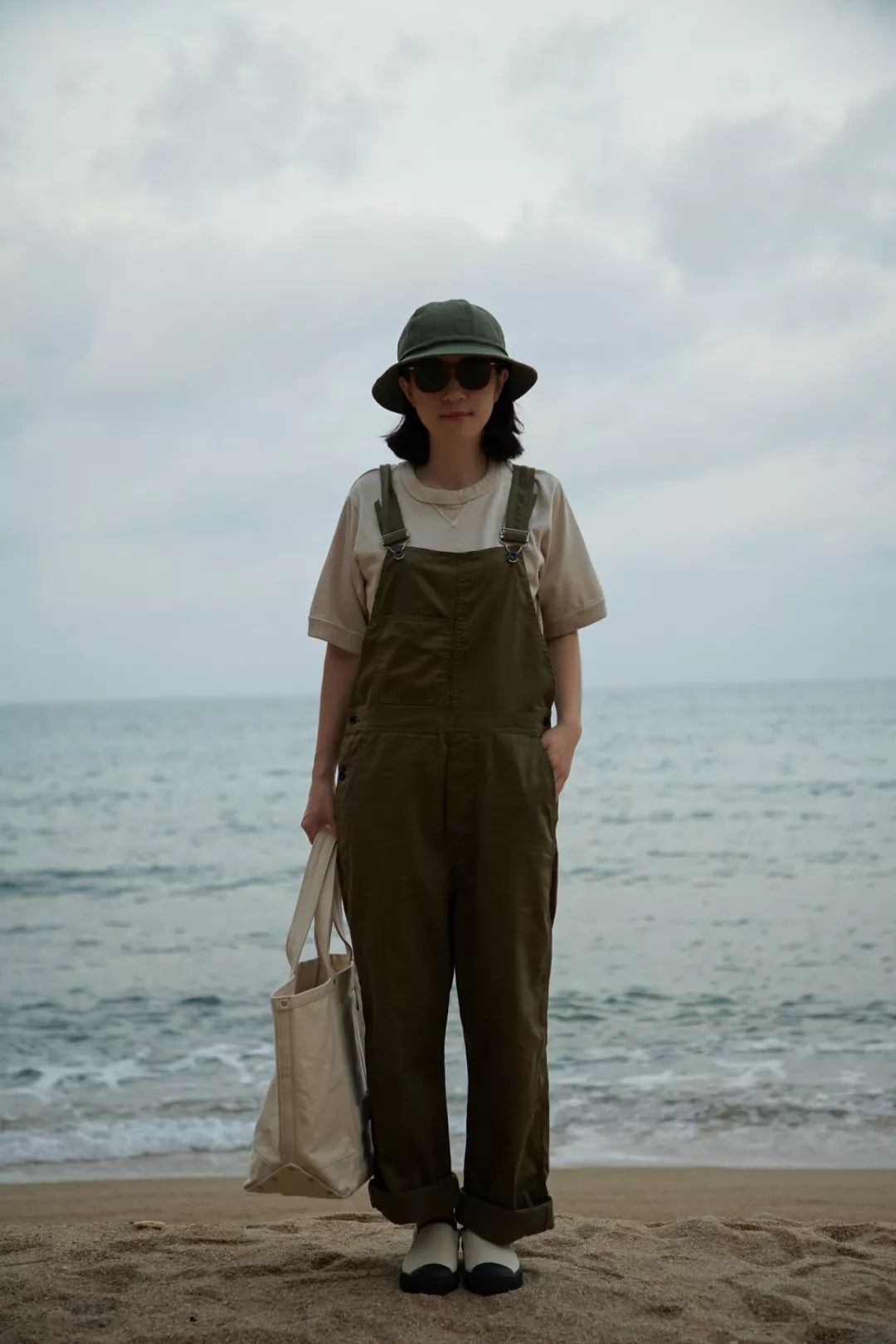 推荐女生穿的背带裤,敢穿背带裤的女孩