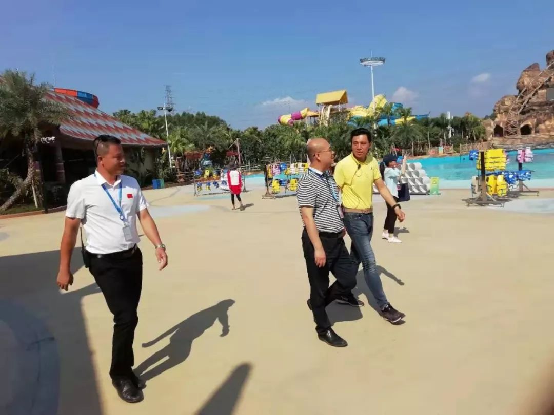 假日中一道靓丽的风景,假日里那个忙碌的身影