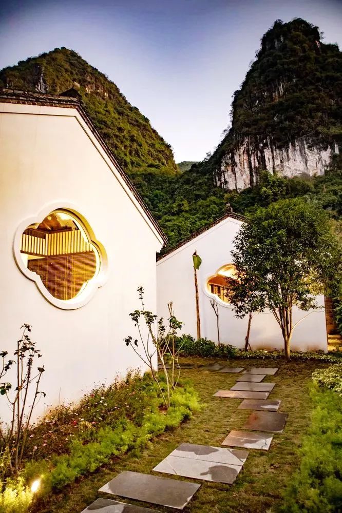 国庆在阳朔度过了不输巴厘岛的假期，全因这家藏在秘境山水里的宝藏酒店