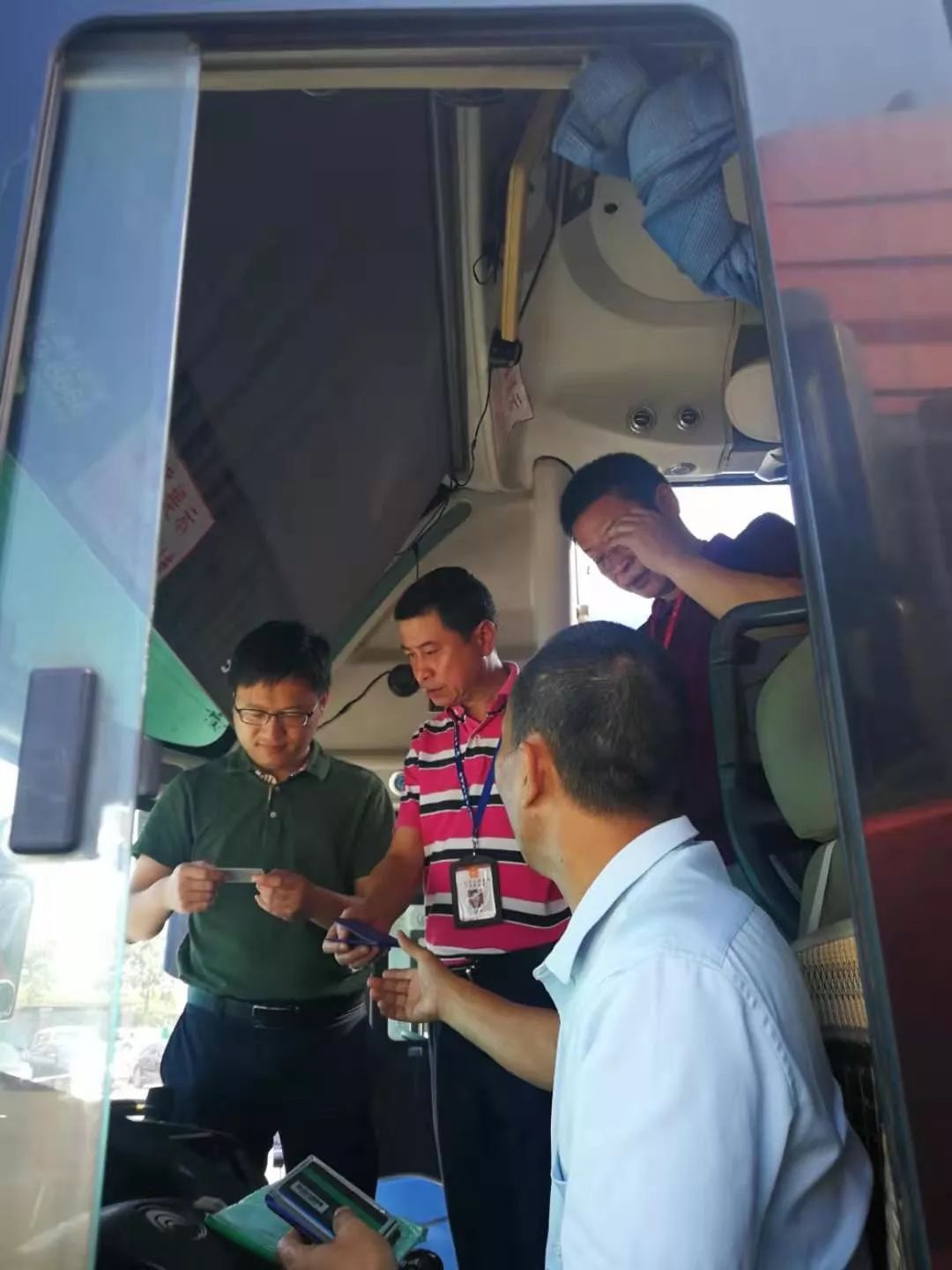 假日中一道靓丽的风景,假日里那个忙碌的身影