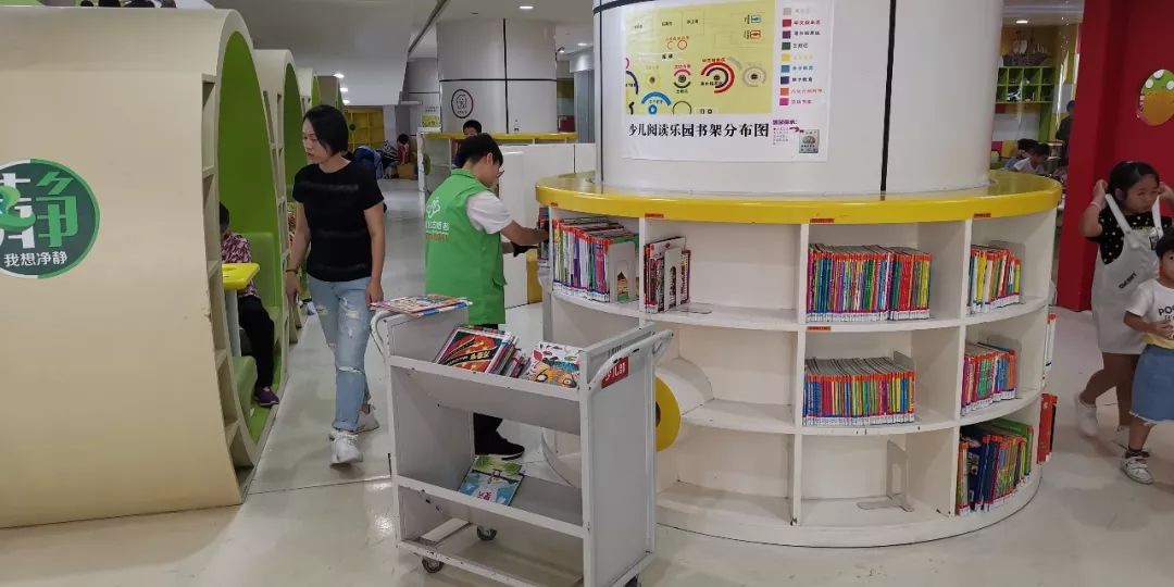 假日中一道靓丽的风景,假日里那个忙碌的身影