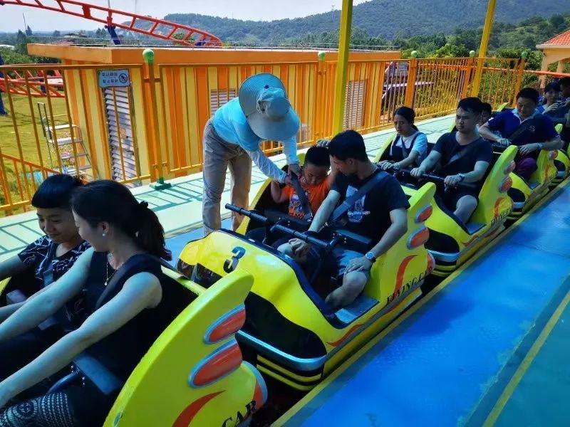 假日中一道靓丽的风景,假日里那个忙碌的身影