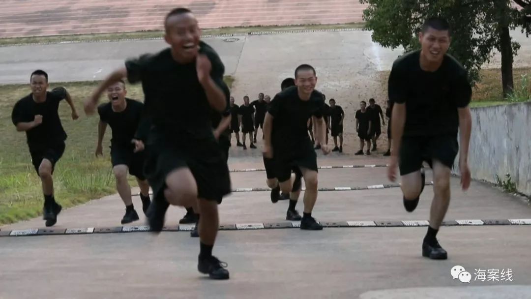 新兵蜕变成合格军人,00后武警新兵的破茧成蝶