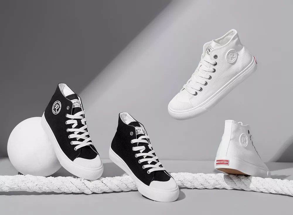 黑色高帮小众原创运动帆布鞋,英伦风低帮帆布鞋推荐