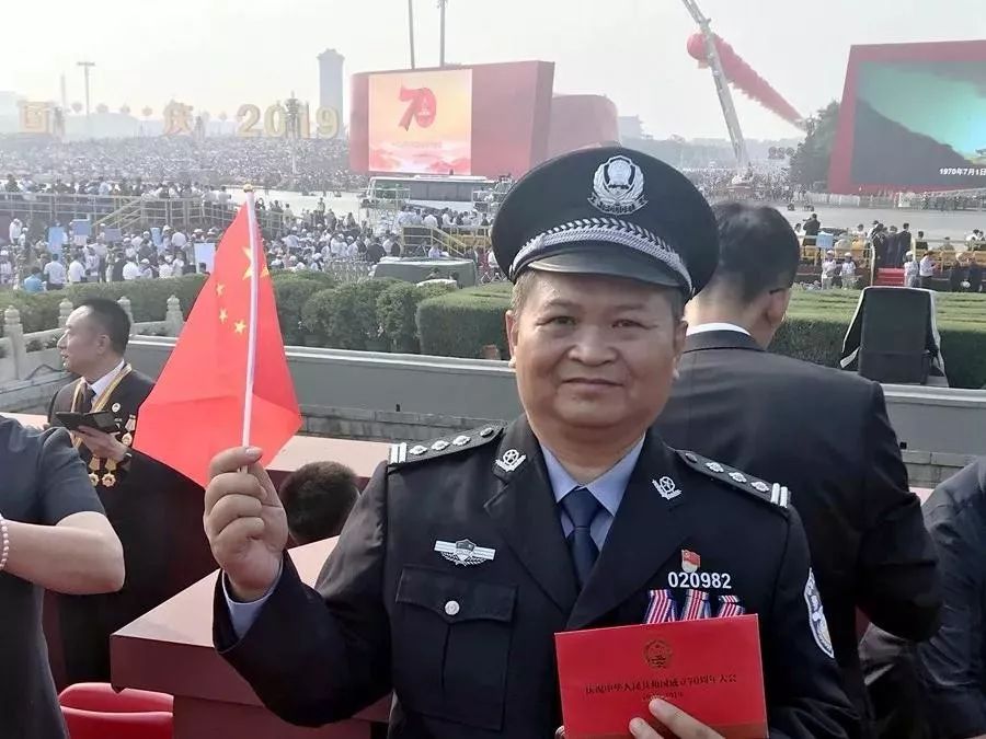 受阅归来铿锵玫瑰话担当,阅兵武警部队方队排头兵