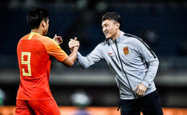 体坛联播｜国奥男足学习女排精神，上海大师赛16强产生