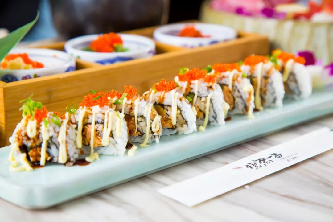 超级网红日料店终于在成都开业了,最便宜的3折店铺套装